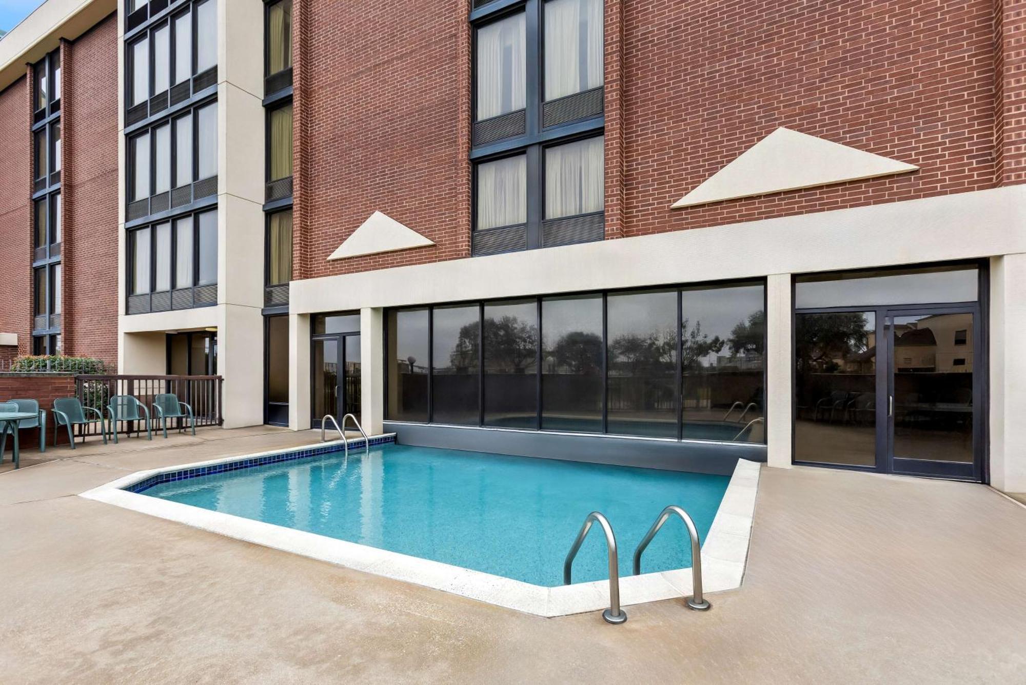 Hotel Sonesta Essential Houston Hobby Airport Exterior foto